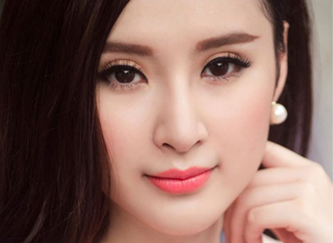 PHẪU THUẬT CẮT MẮT HAI MÍ